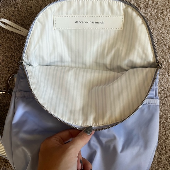 Lululemon bag crossbody NWOT - Picture 2 of 4